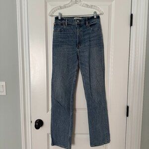 Aberrcombie women's Ultra High Rise 90s Straight Jean size 2